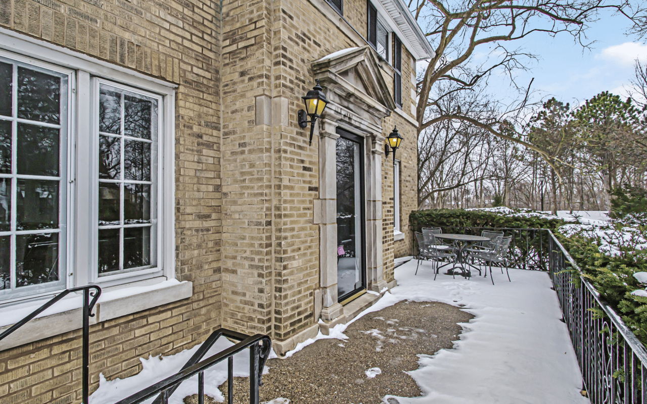 Let the Architecture Shine: Exploring the Distinctiveness of Evanston Architecture