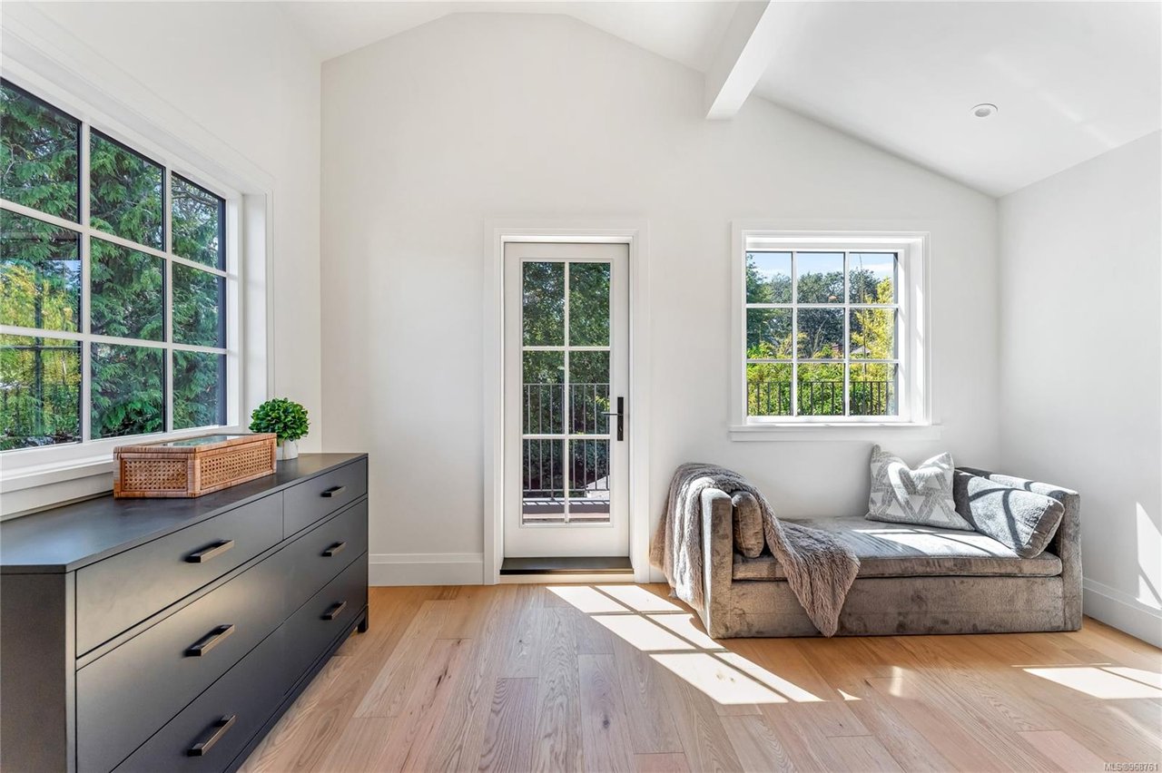 736 Falkland Rd, Oak Bay