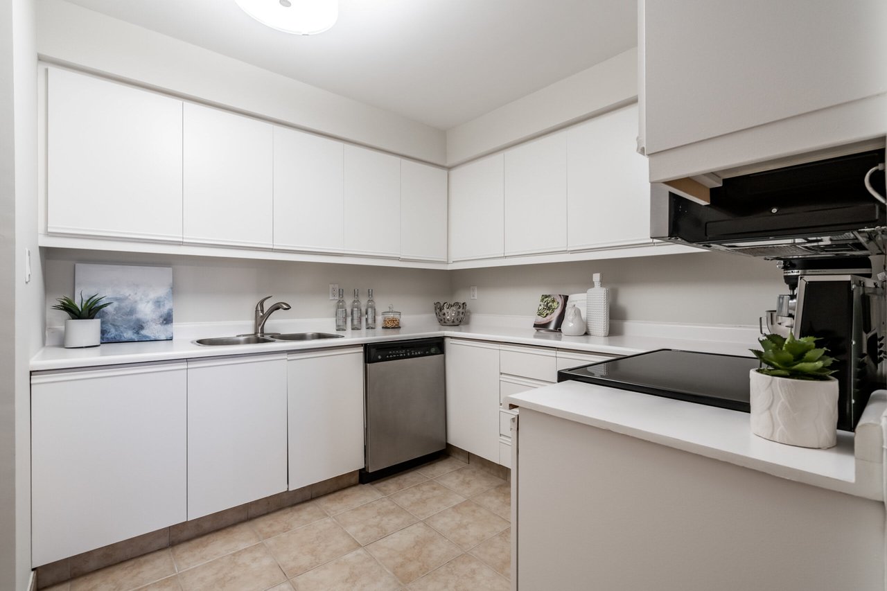 2267 Lake Shore Blvd W Unit 418