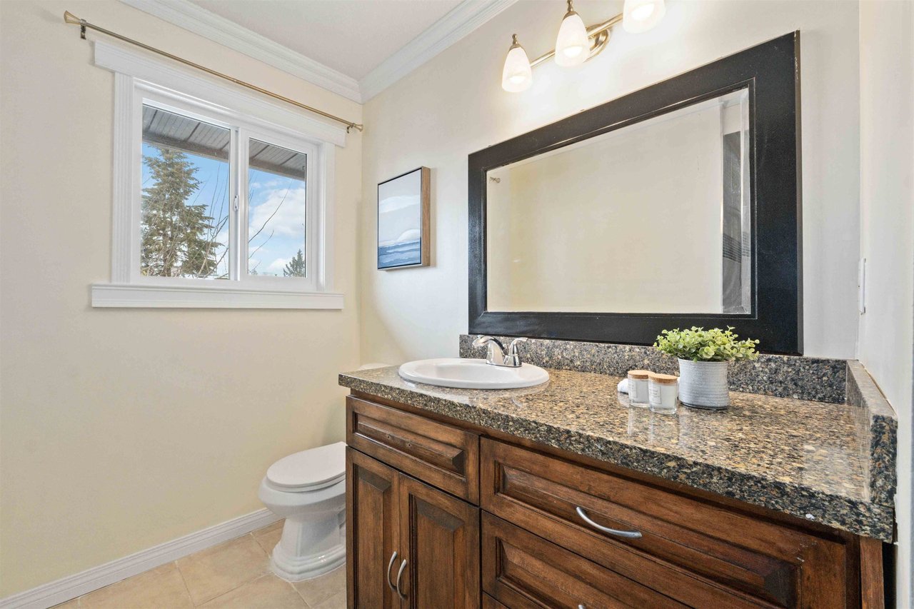 15774 96 Ave