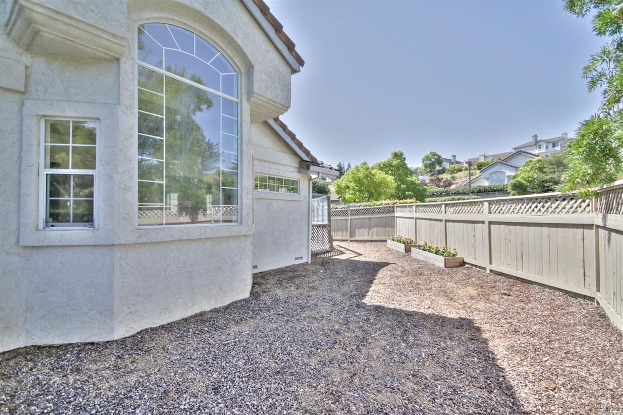 80 Windsor Ln
