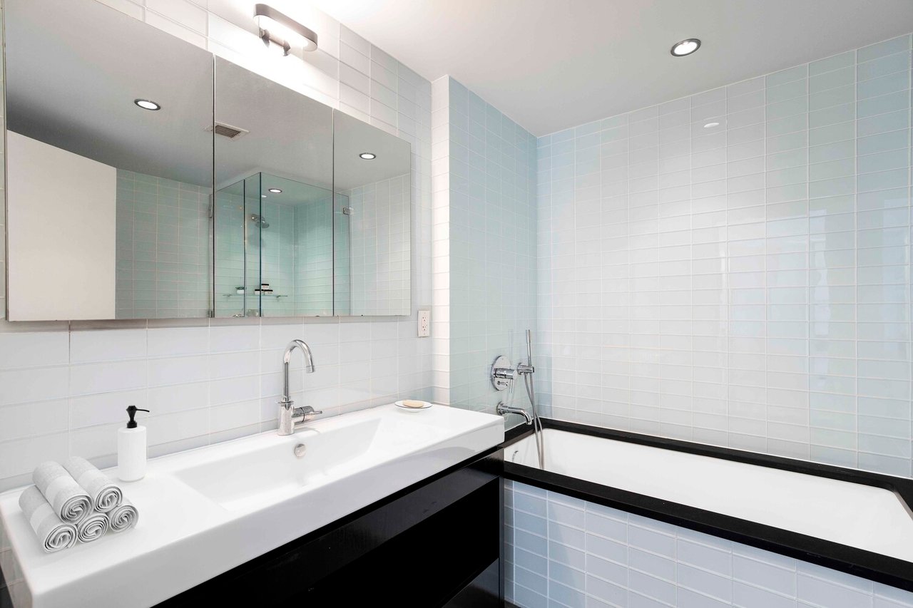 550 West 54th Street, Apt 25F