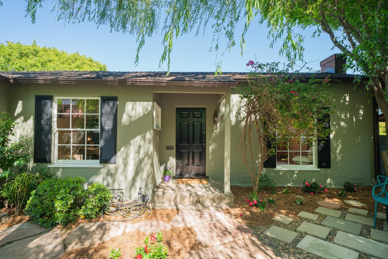 Hooray for the Hollywood Manor - sold $200K over asking