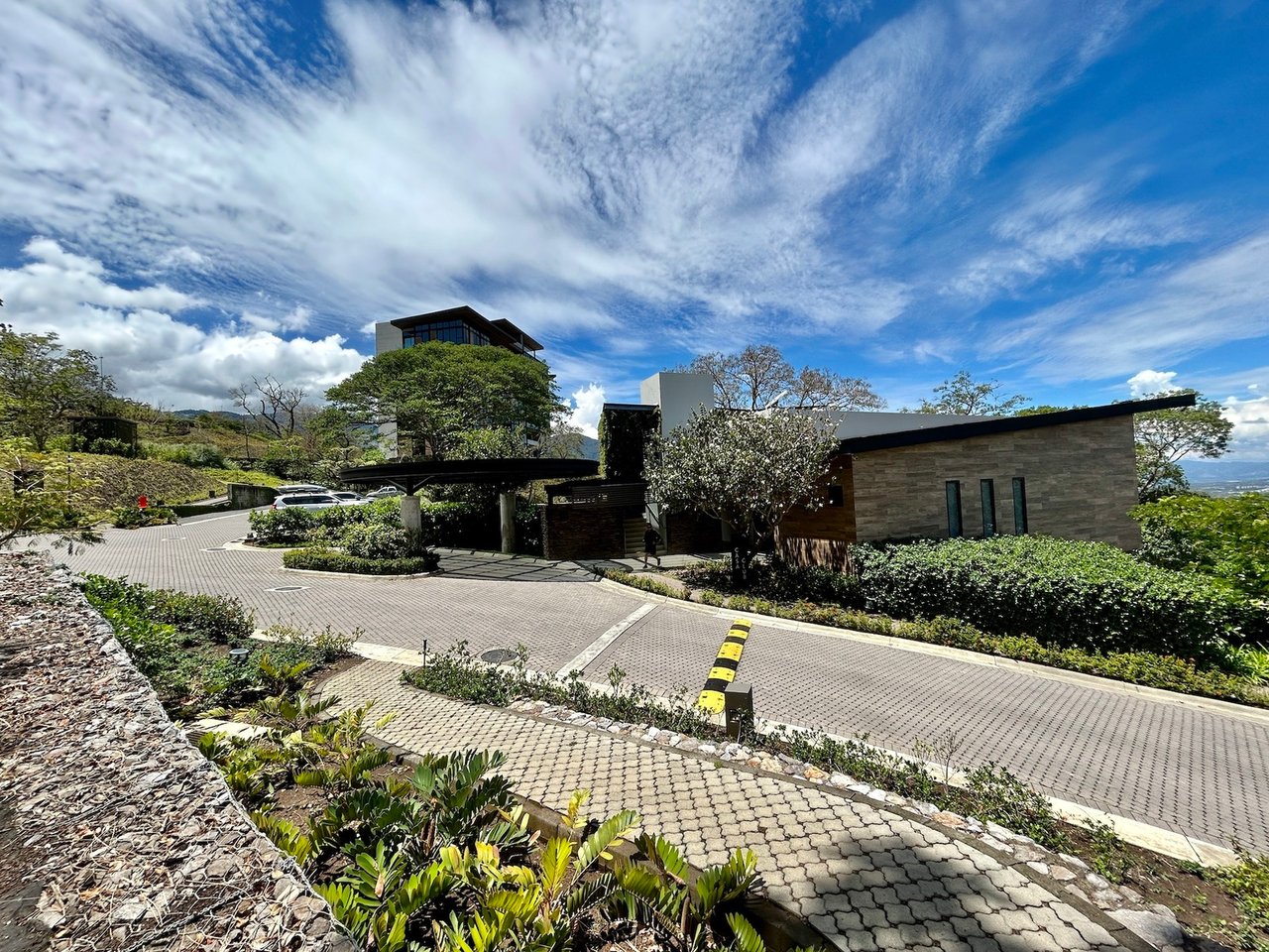 Customizable Mountain View Condo, Santa Ana, San Jose