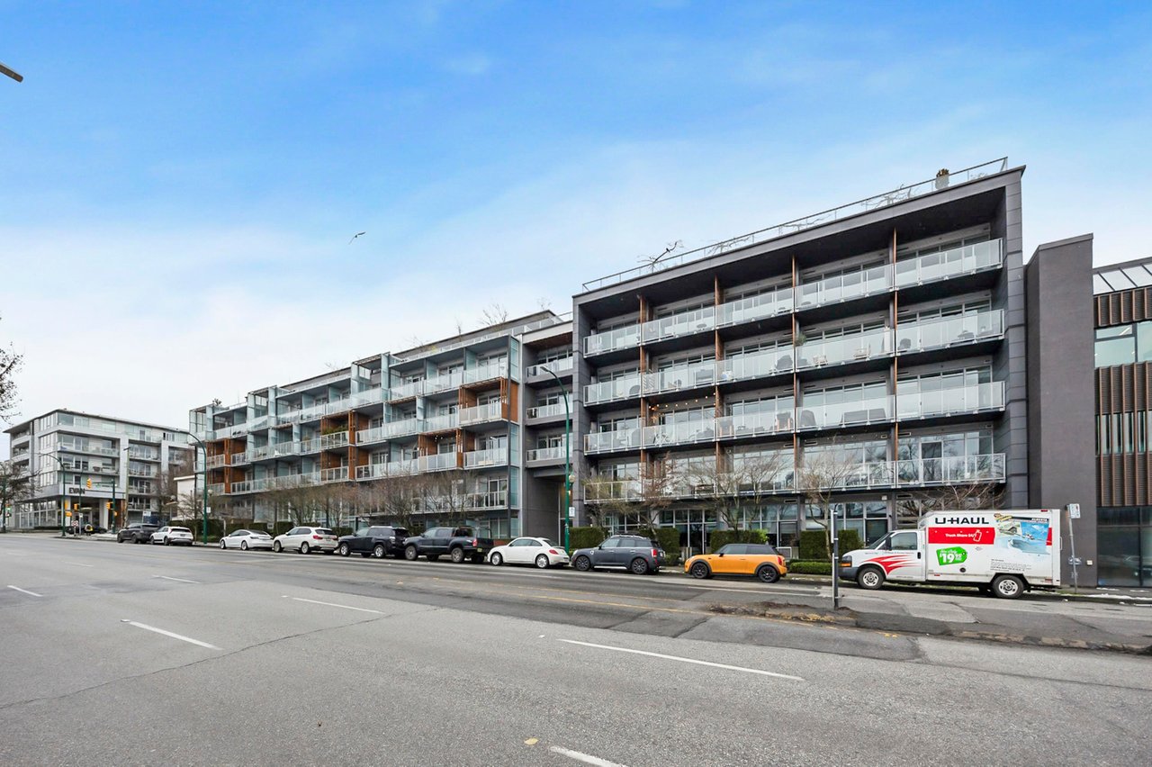 404-256 E 2nd Ave