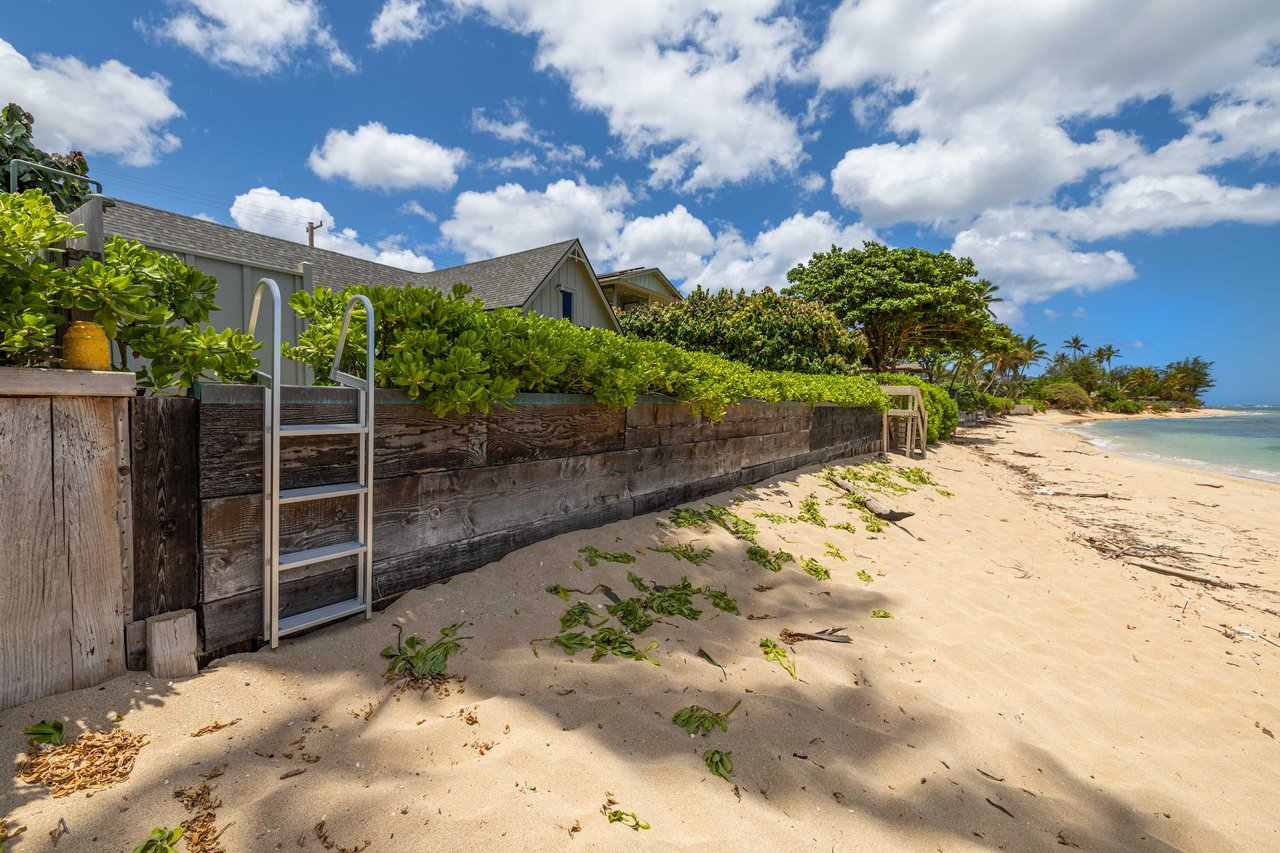 Waialua Beachfront Cottage