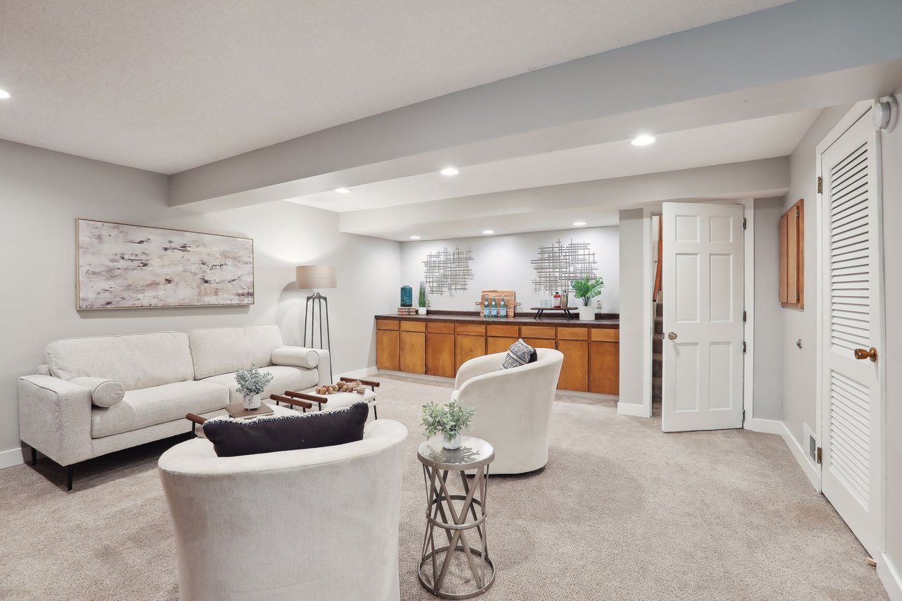 2460 Zealand Ave N, Golden Valley