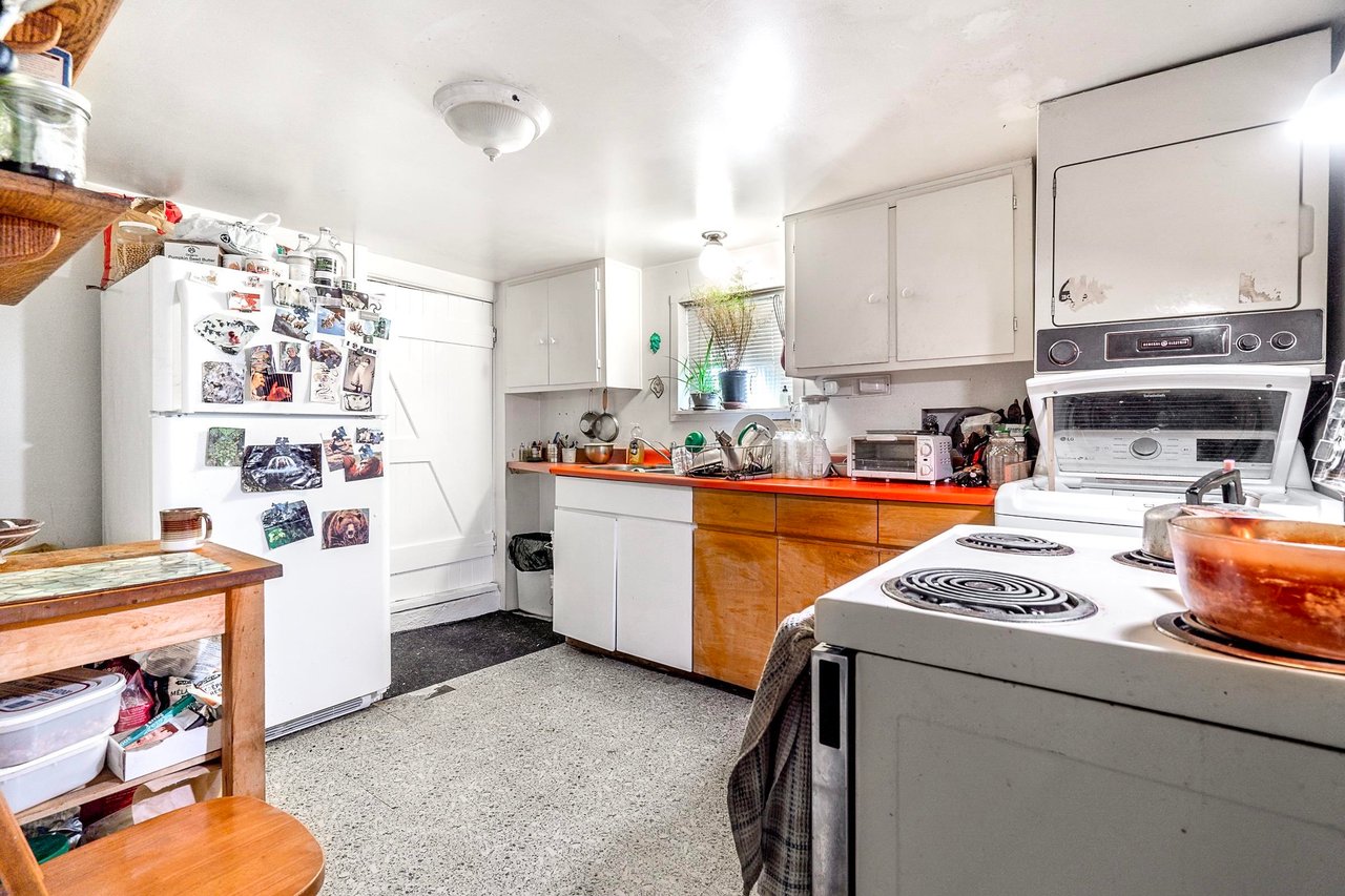 470 W 20th Ave