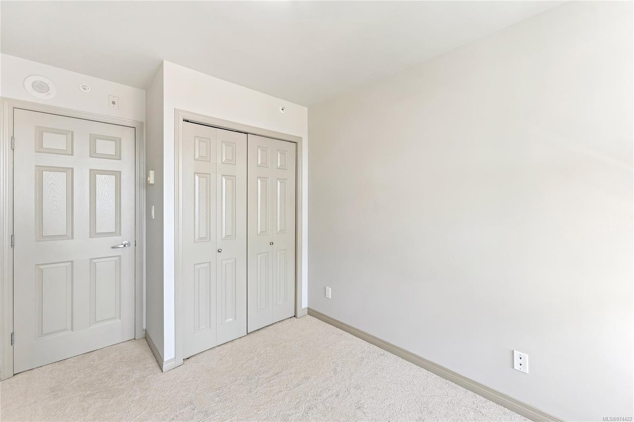 705-860 View St
