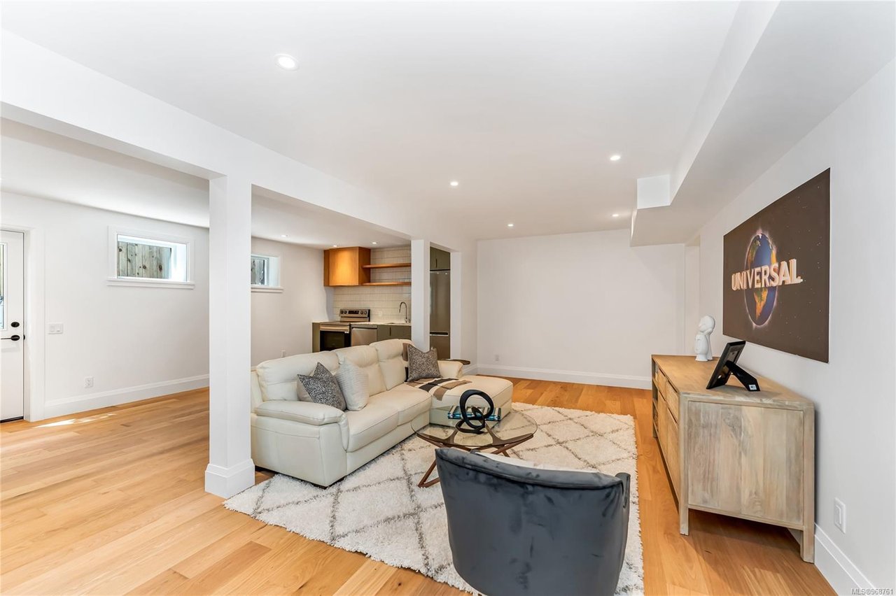 736 Falkland Rd, Oak Bay
