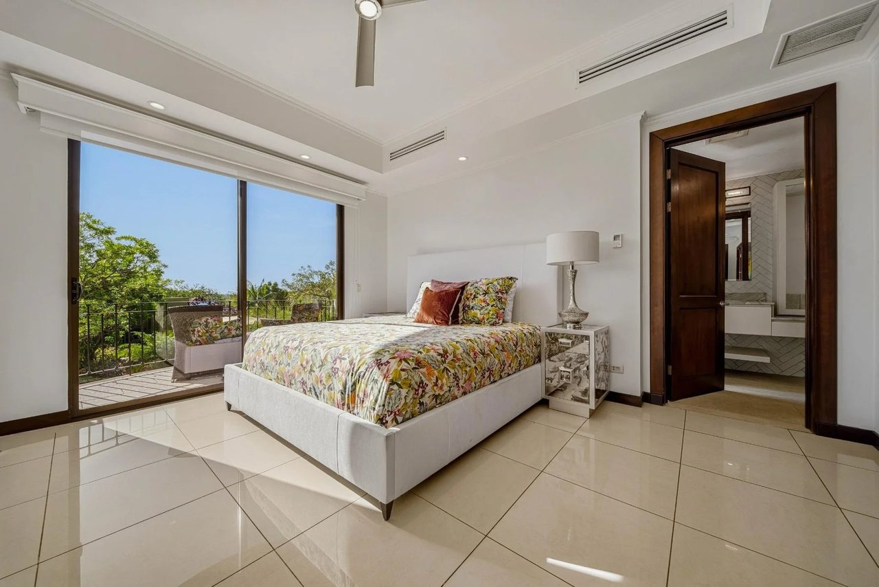Renovated Carao Golf Condo, Flamingo, Guanacaste