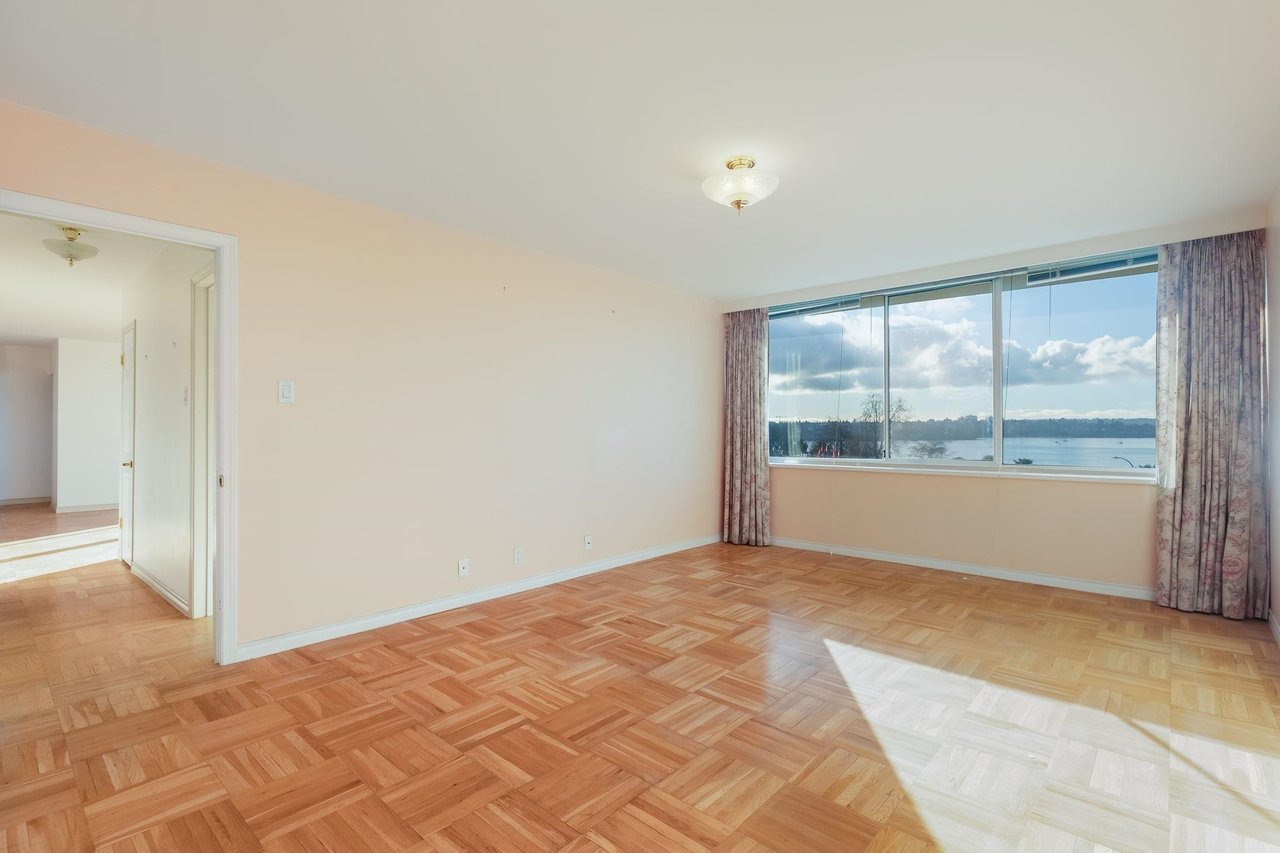 402-1835 Morton Ave