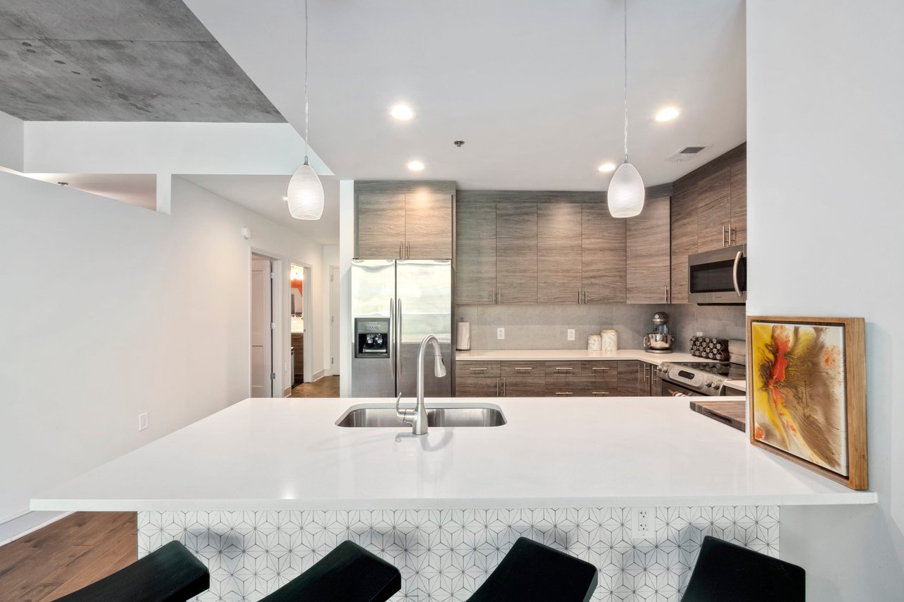 950 W Peachtree Street NW Unit: 701