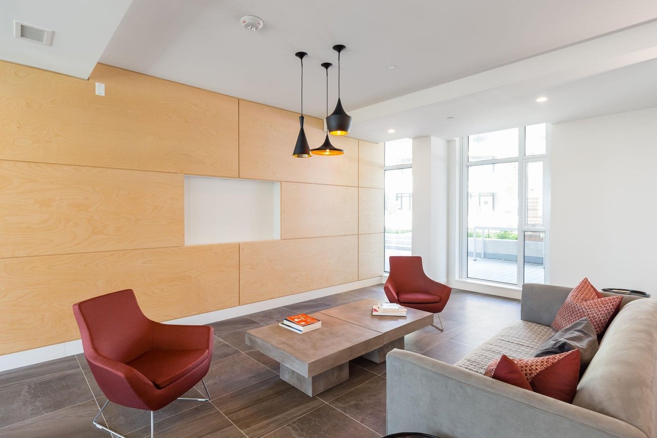 308-285 E 10th Ave