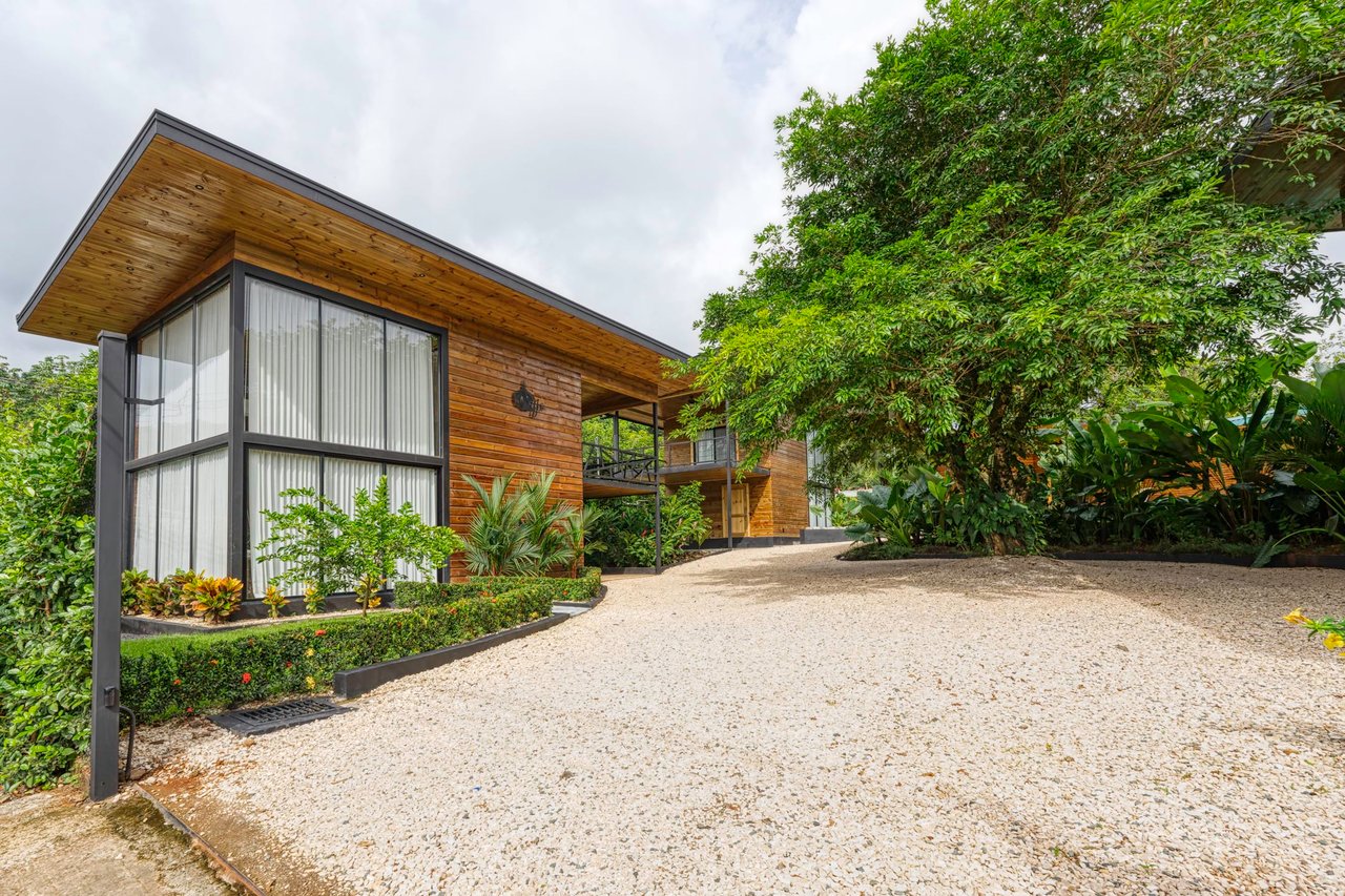 Modern Tropical Villas walking distance to Uvita Town