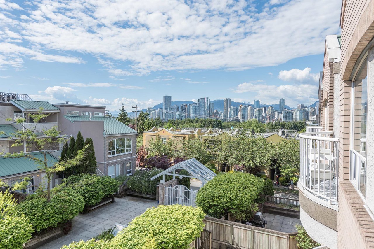 208-788 W 8th Ave