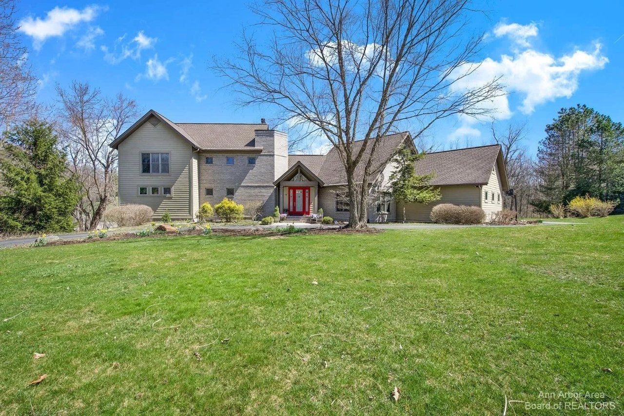 2566 Thornapple Drive, Ann Arbor, MI 48103
