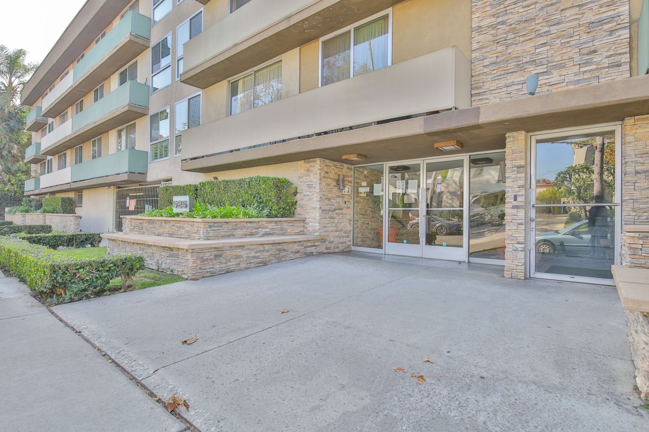 525 N. Sycamore Ave #306