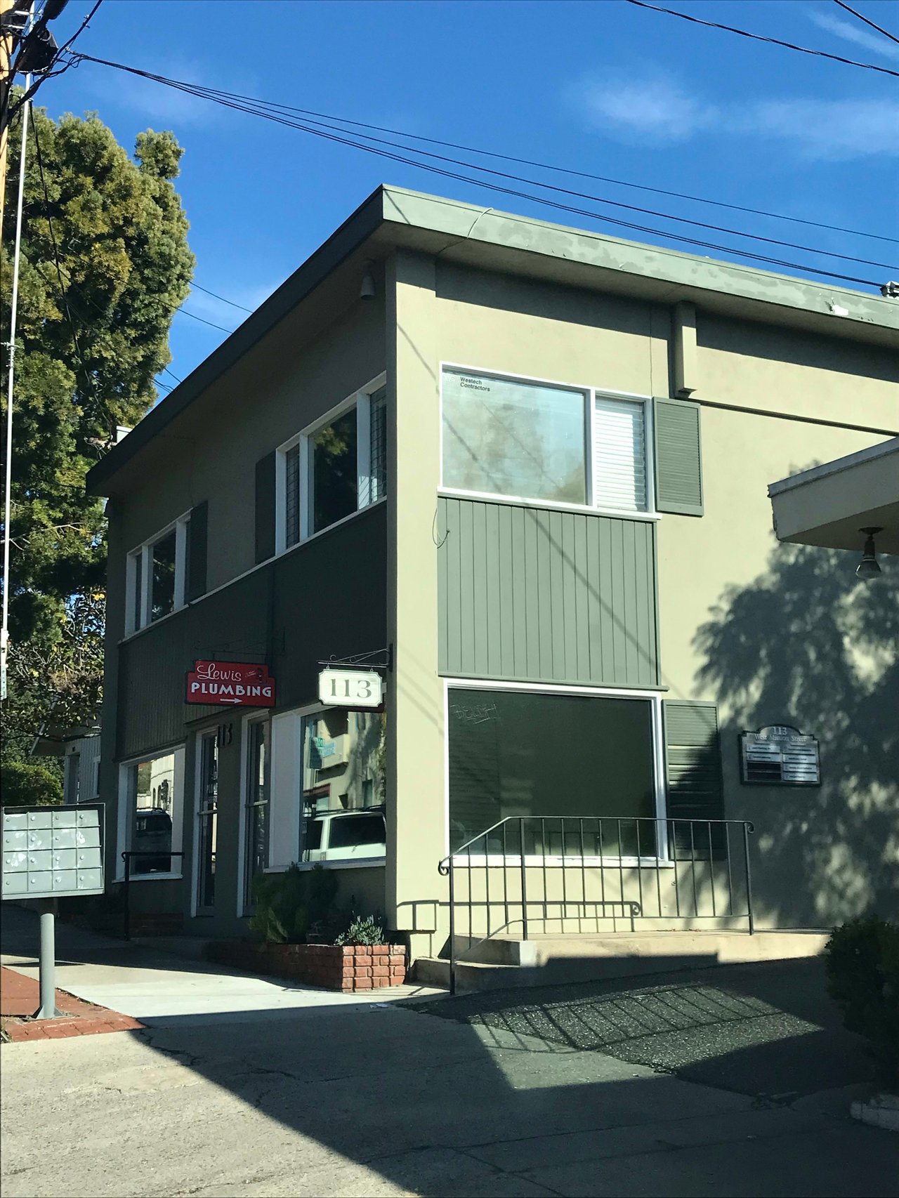 113 W MISSION ST