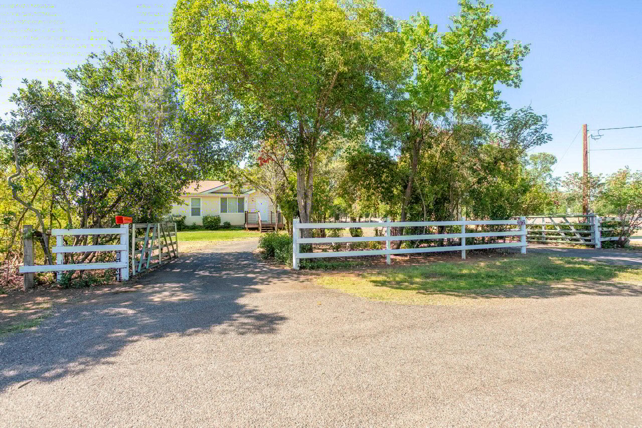 20731 Sunset Ln