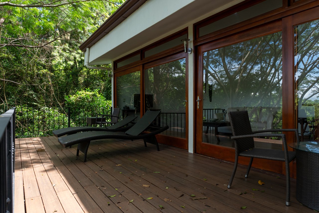 Mountain Estate With Guest Studio, Santa Ana, San Jose