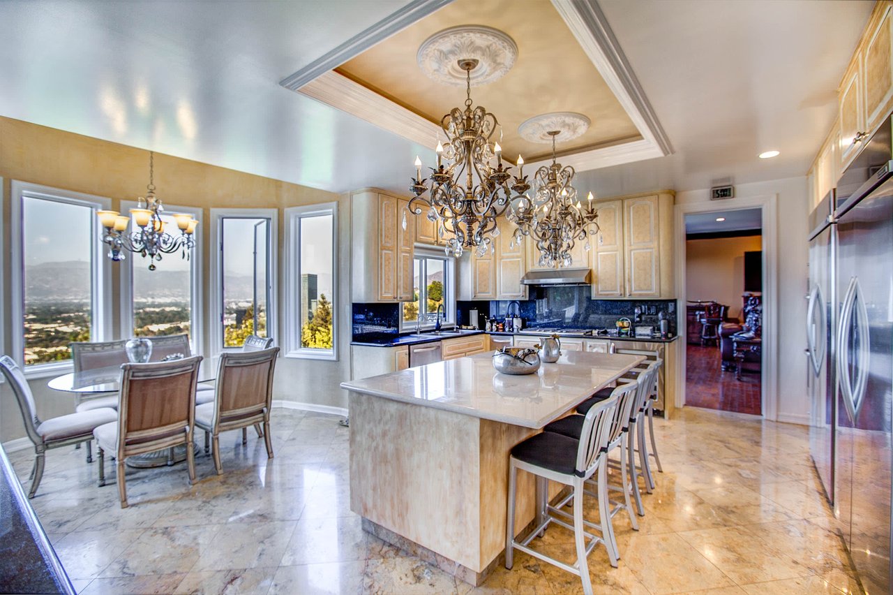 11131 Mountcastle Dr. Studio City, CA