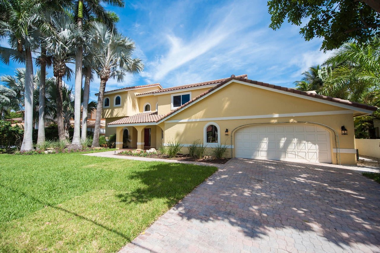 915 Hyacinth Dr