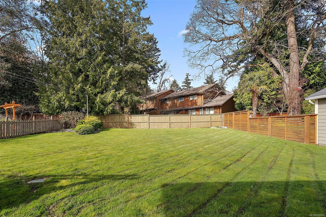 728 Porter Rd, Esquimalt
