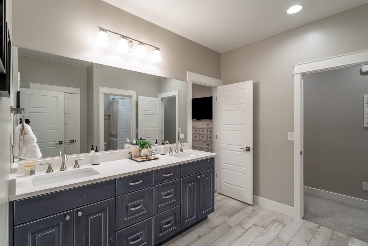 258 W Blue Quartz Dr