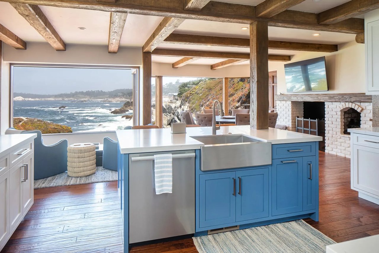 CARMEL HIGHLANDS LUXURY RENTAL - "SHIPROCK"