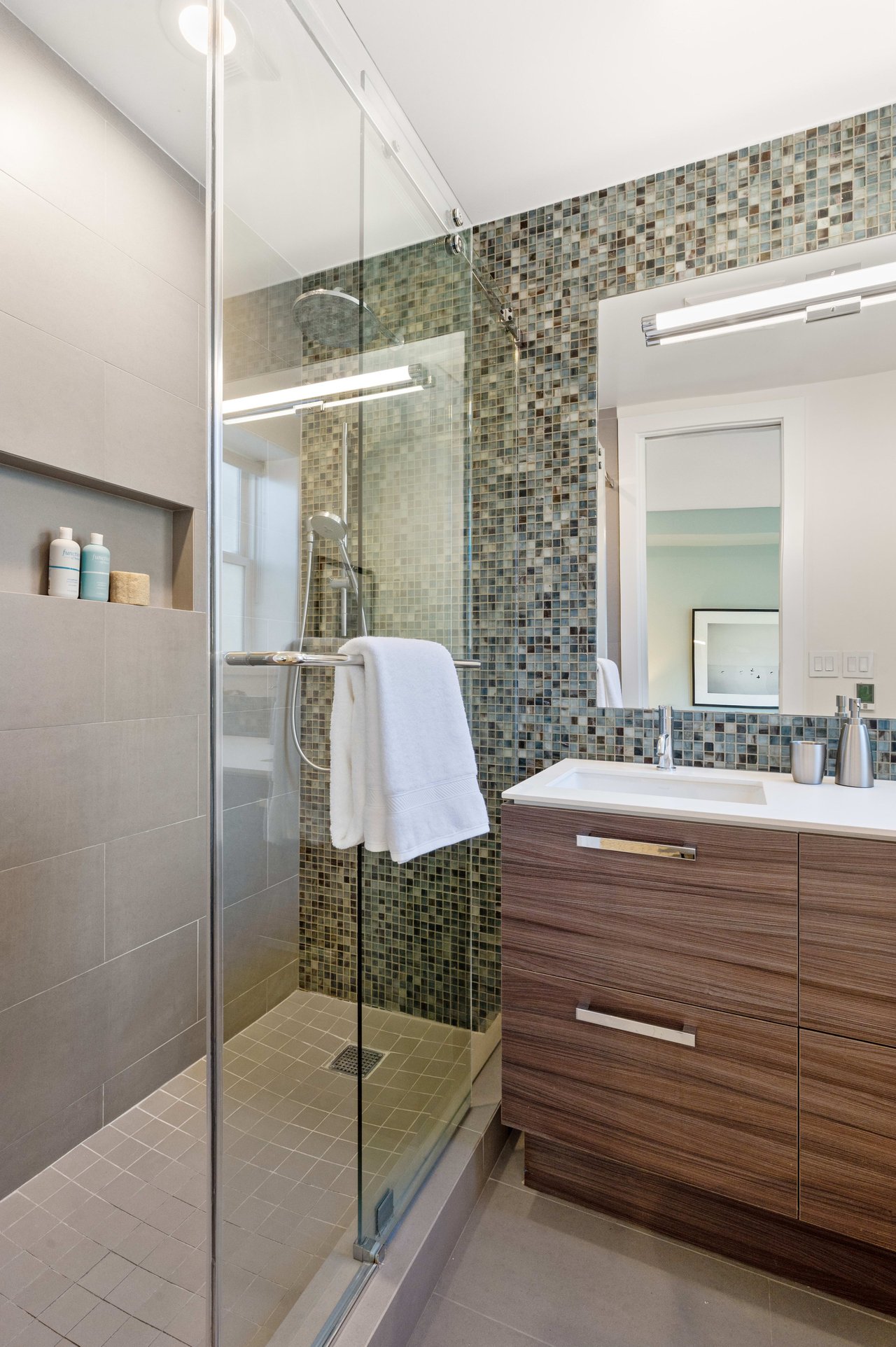 Grand Pacific Heights Apartment