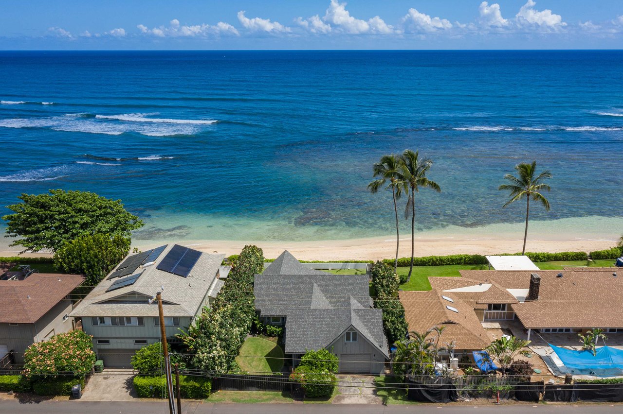 Waialua Beachfront Cottage