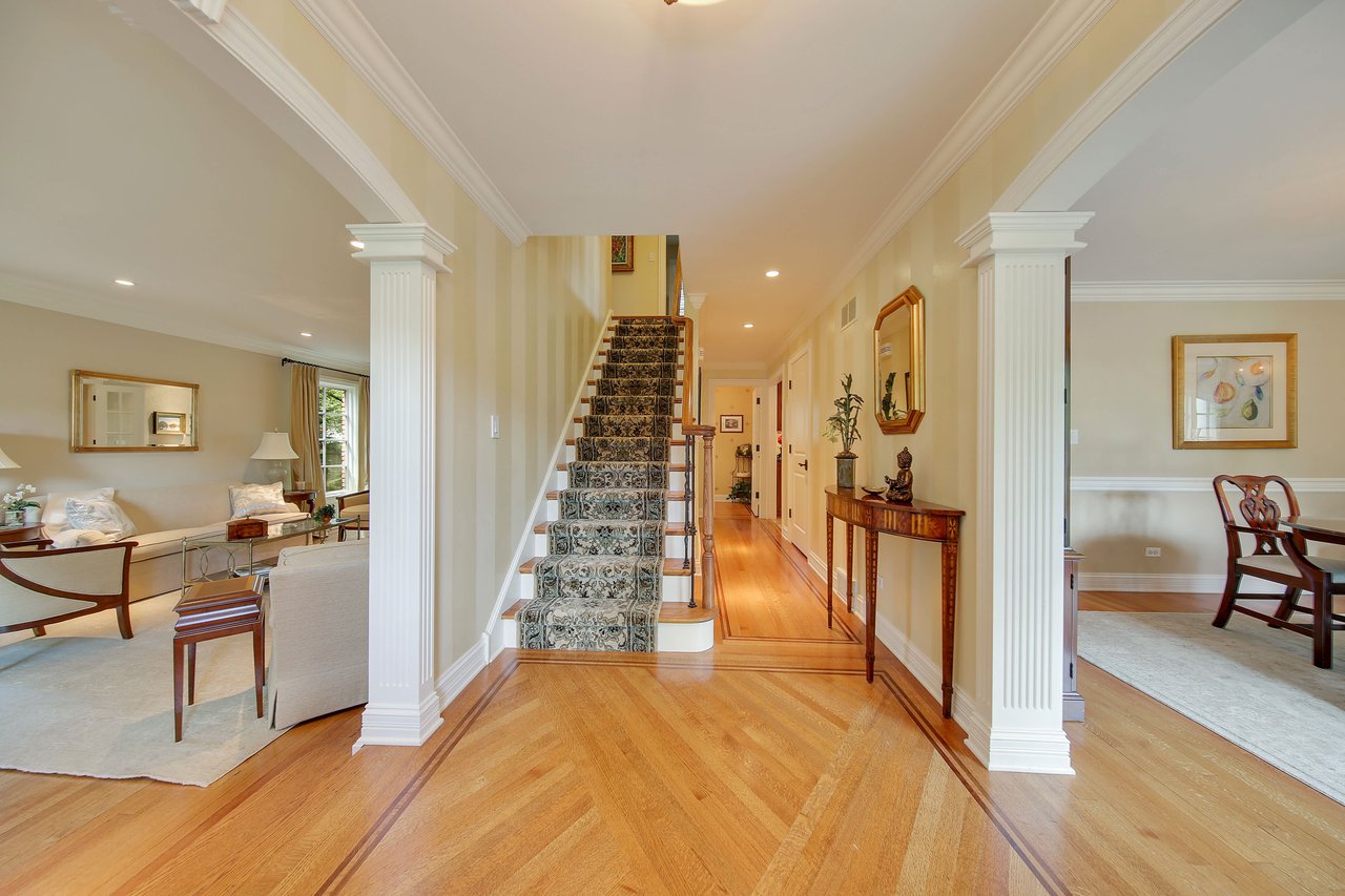 Gorgeous Home on Quiet Cul-De-Sac