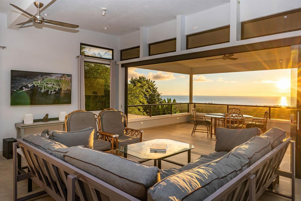 Hilltop Villa with Infinity Pool, Uvita, Puntarenas