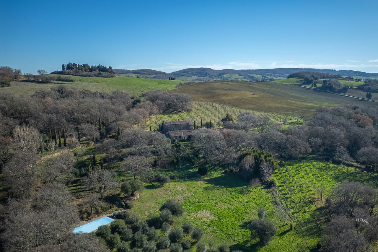 IL CALICE DI FUOCO “Extraordinary Property with Swimming Pool in Val d'Orcia”