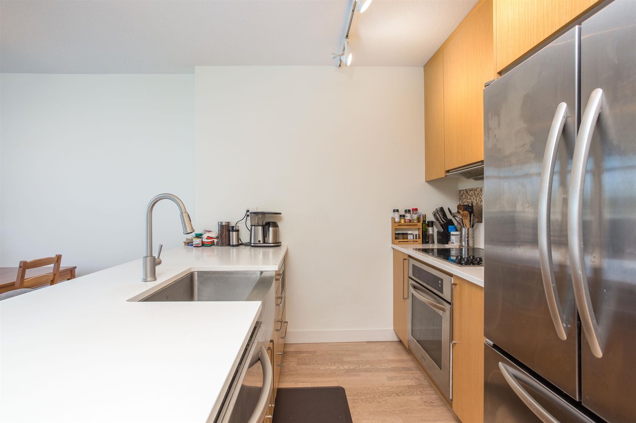 512-251 E 7th Ave