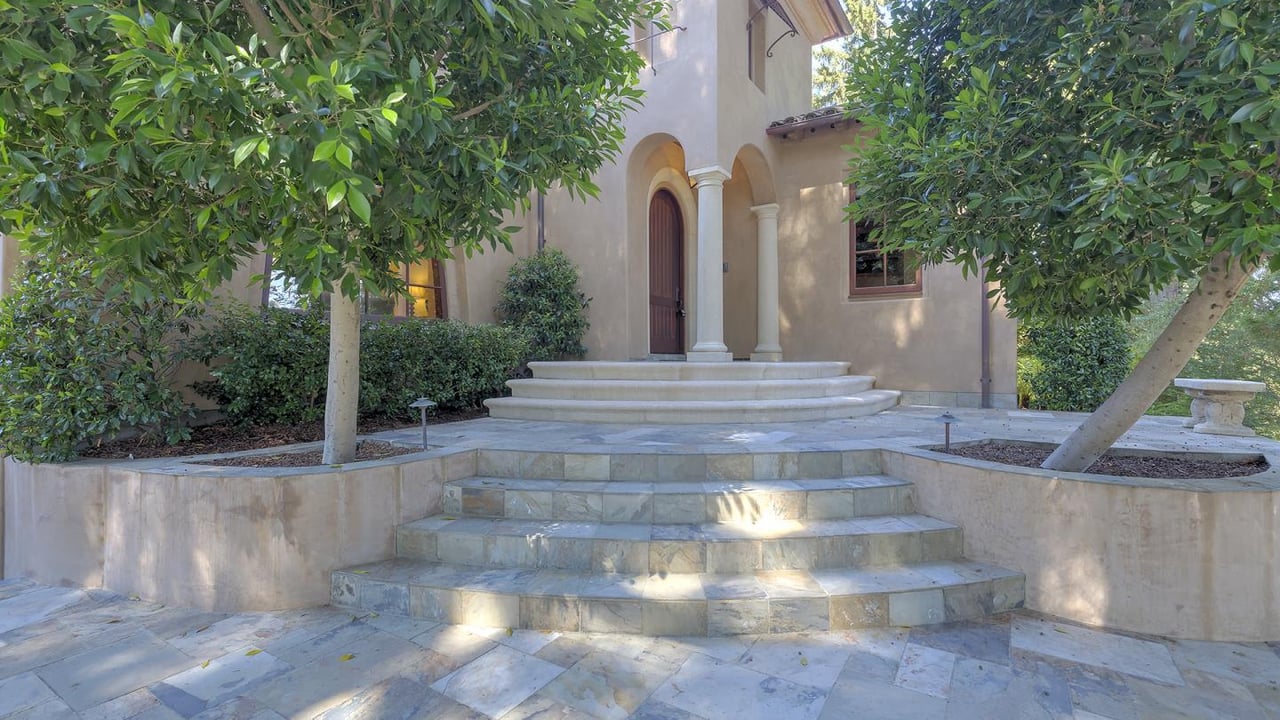 921 Baileyana Rd