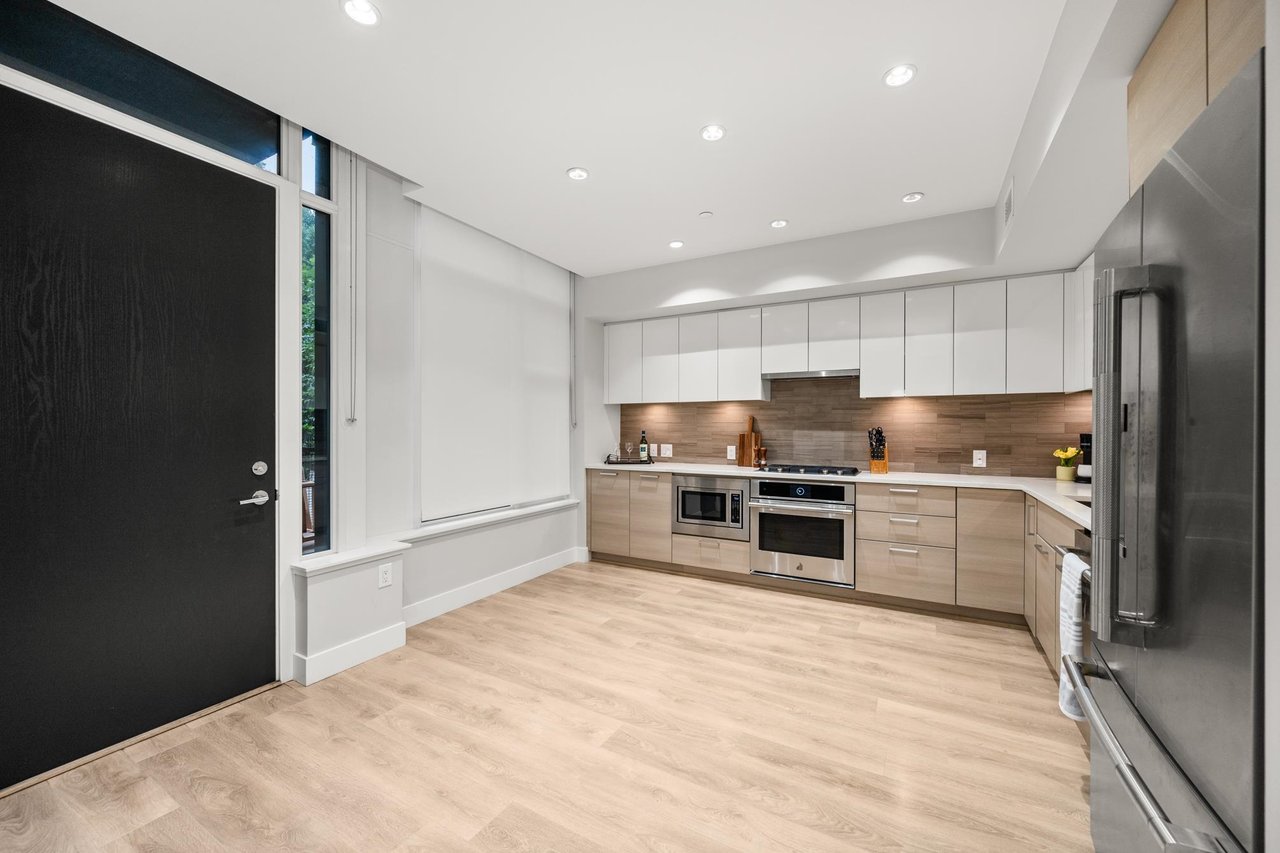 3482 Marine Wy