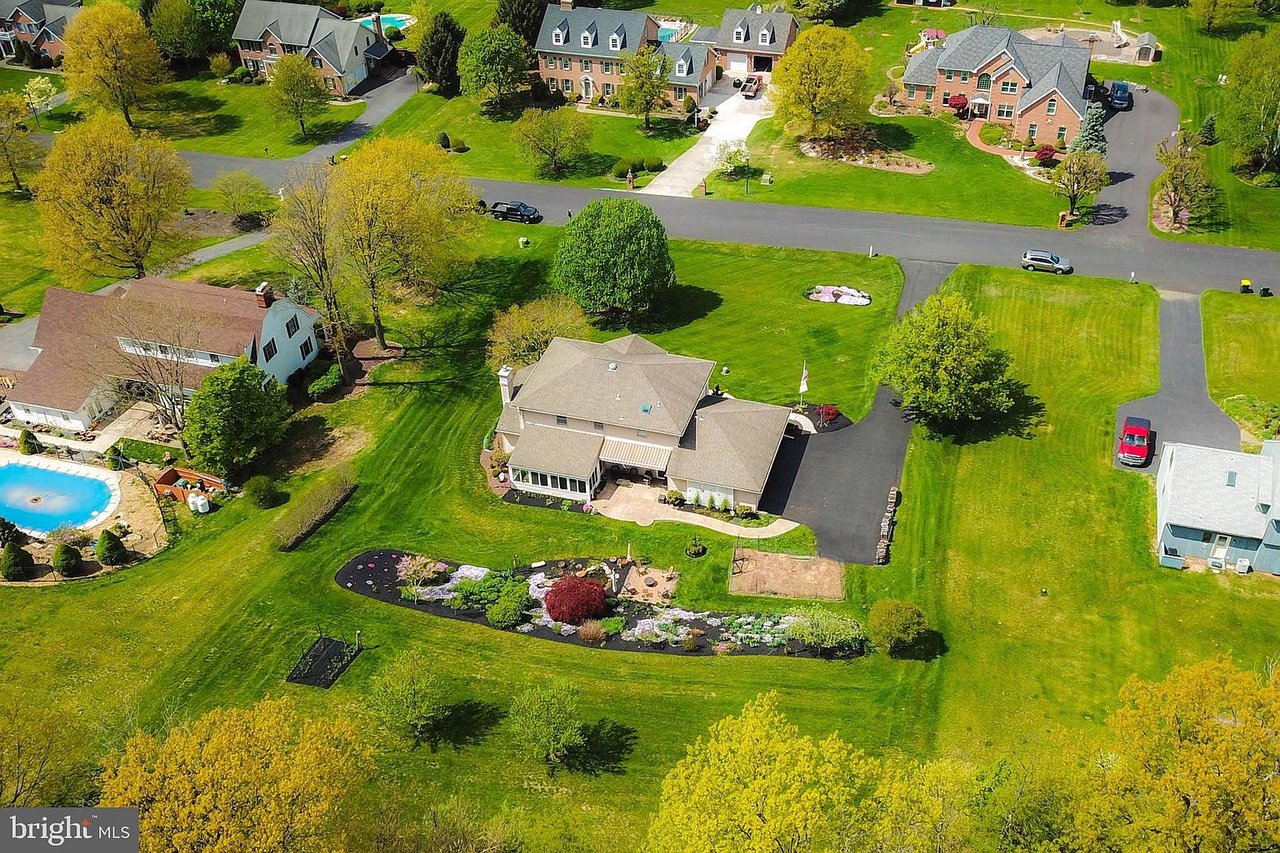 2240 Meadow Brook Dr