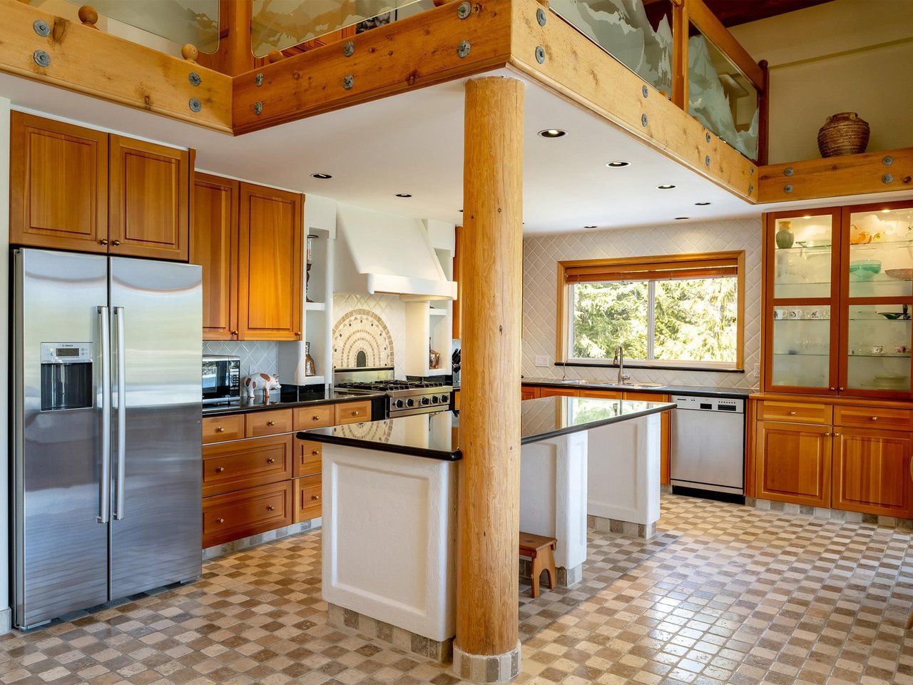 9-3554 Falcon Cres