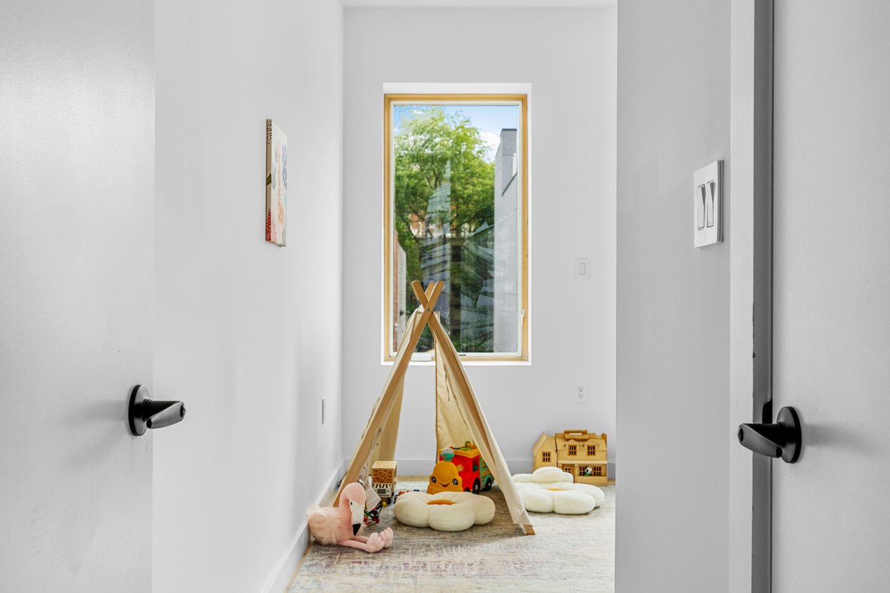 545 Lexington Ave, Unit 1