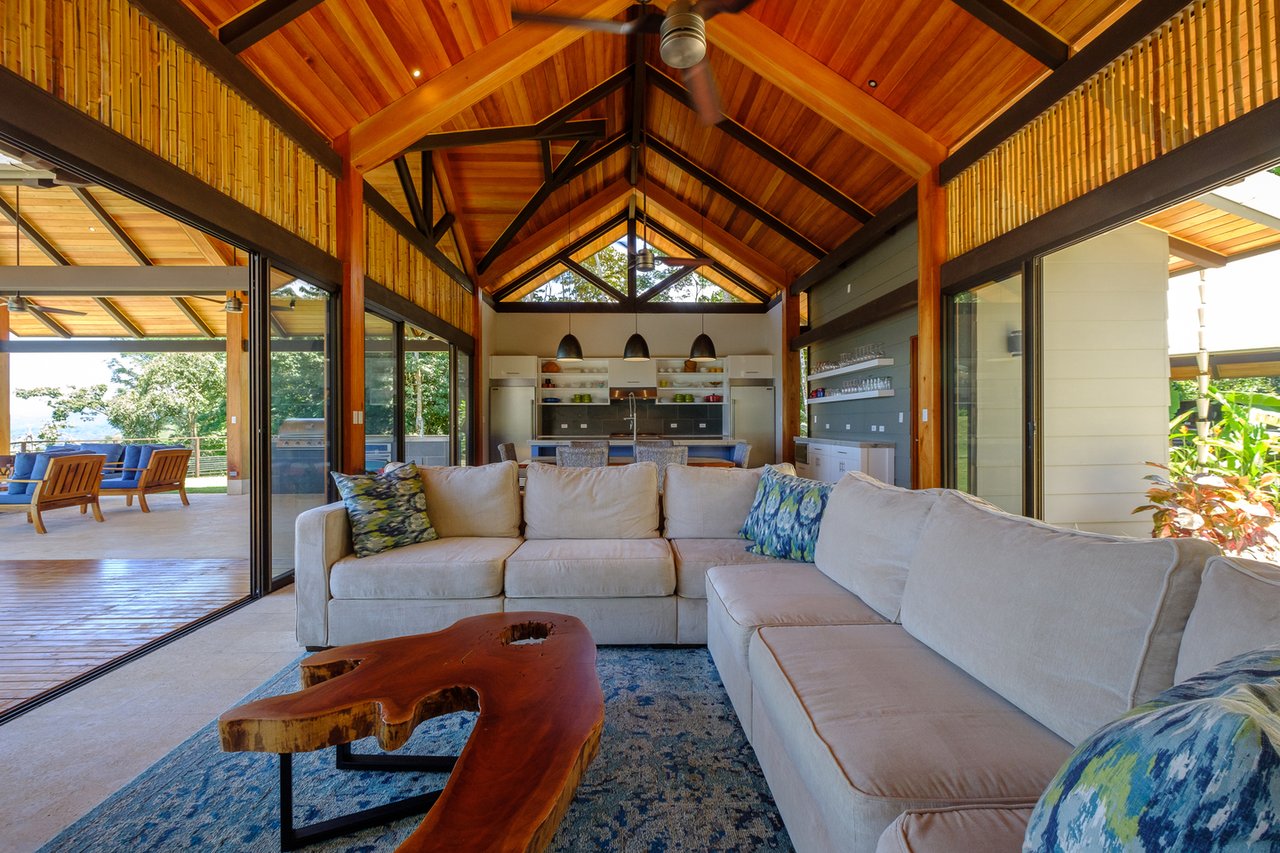 Luxury Infinity Pool Property, Uvita, Puntarenas