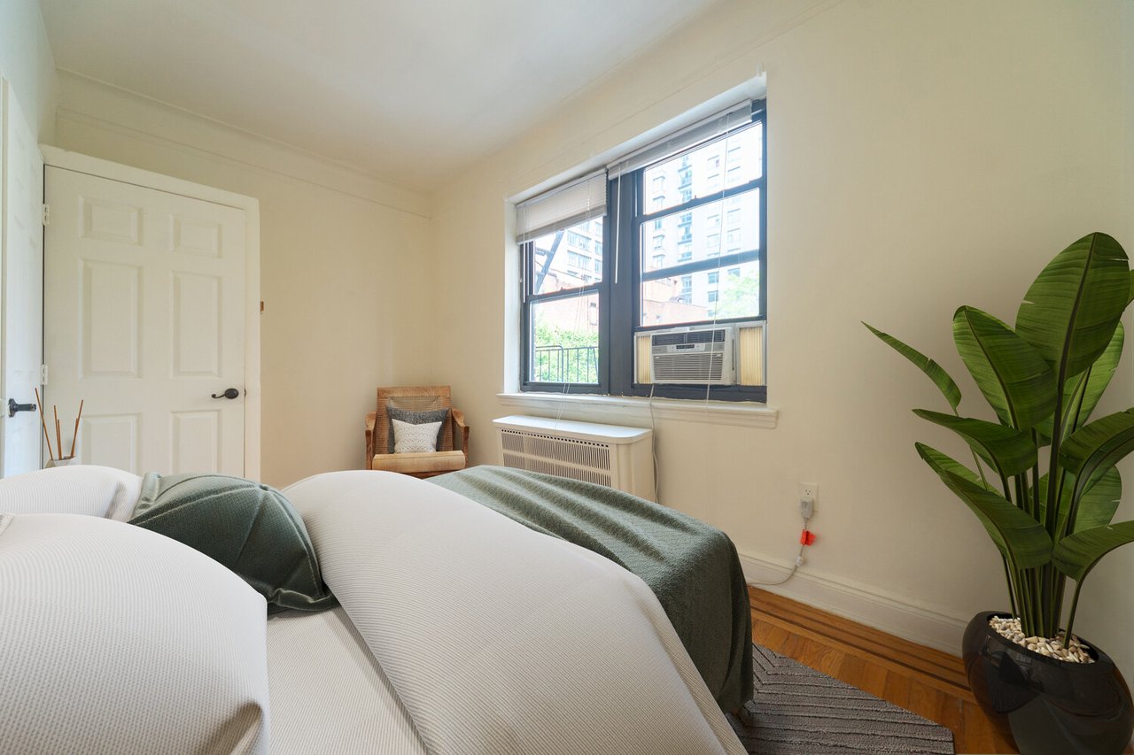 210 East 38th Street, Apt 4H