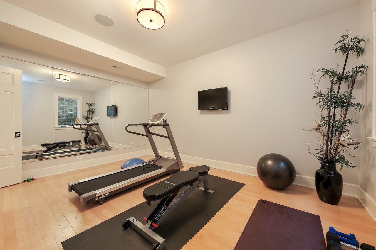 Impeccable Craftsmanship In This Sophisticated Modern Home