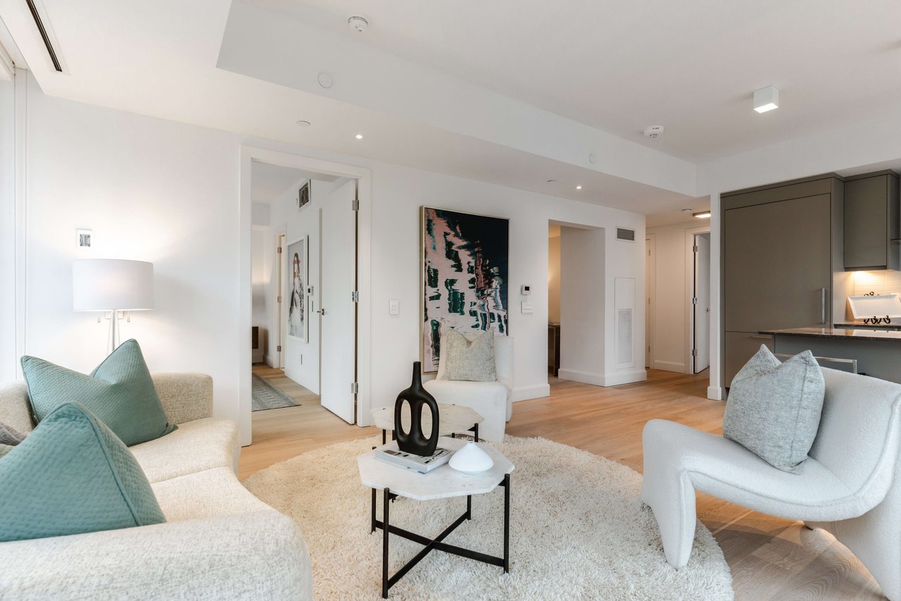 Yorkville Private Estates Suite 2702