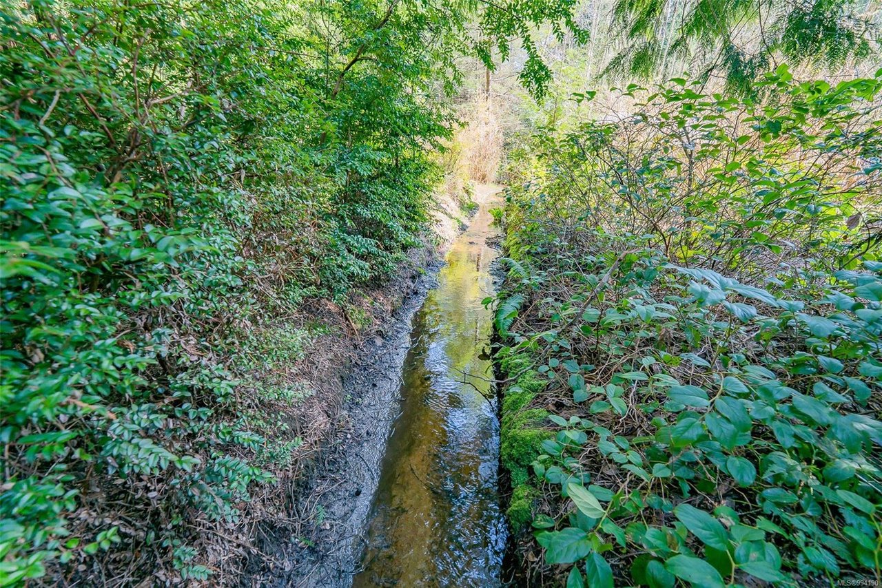 447 Berg Rd