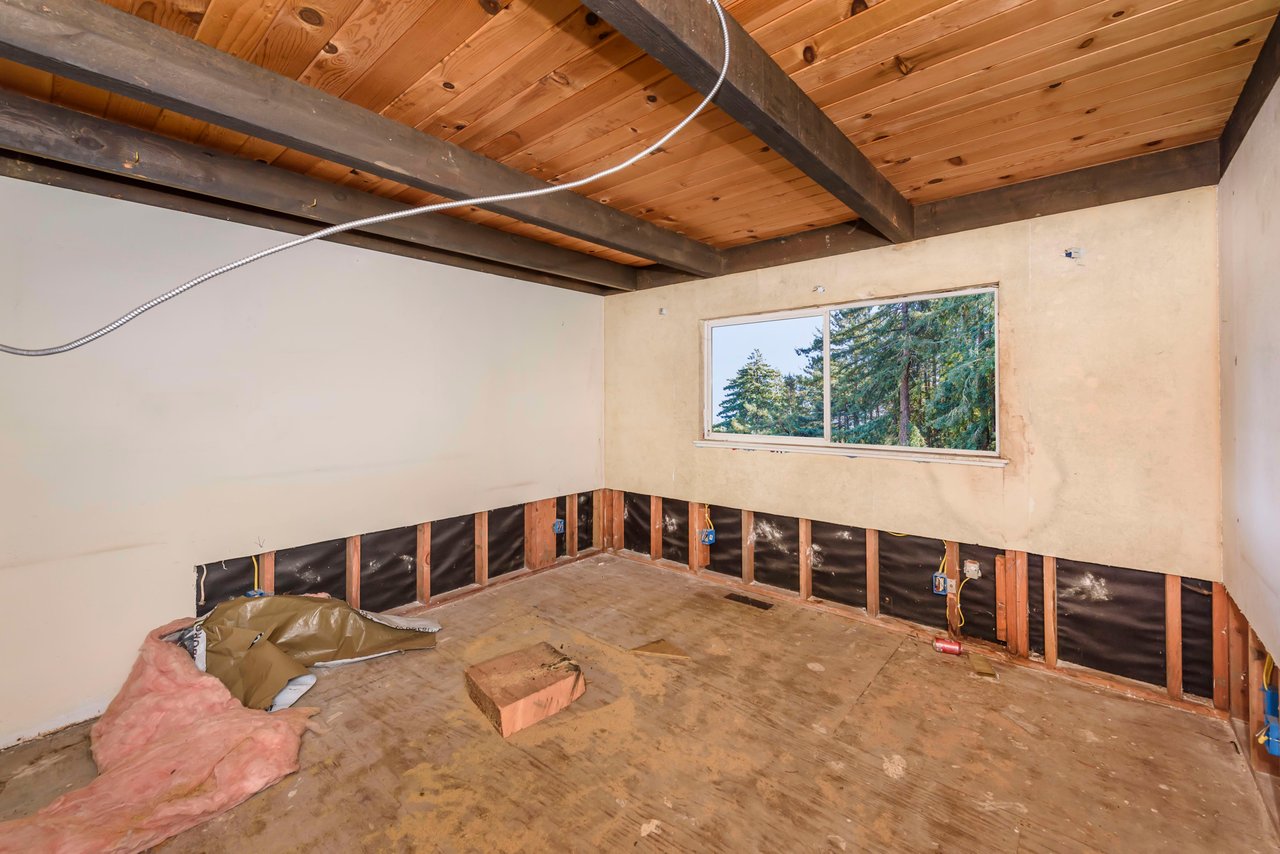 Enchanted and Serene Tree House Property- Represented Seller