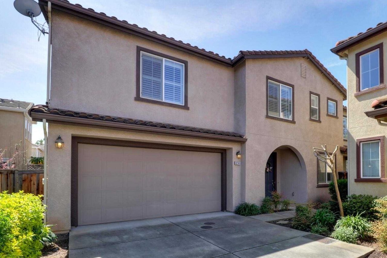 8214 Crystal Walk Cir