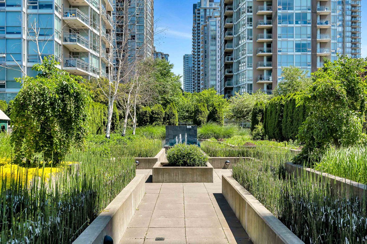 303-2955 Atlantic Avenue, Coquitlam