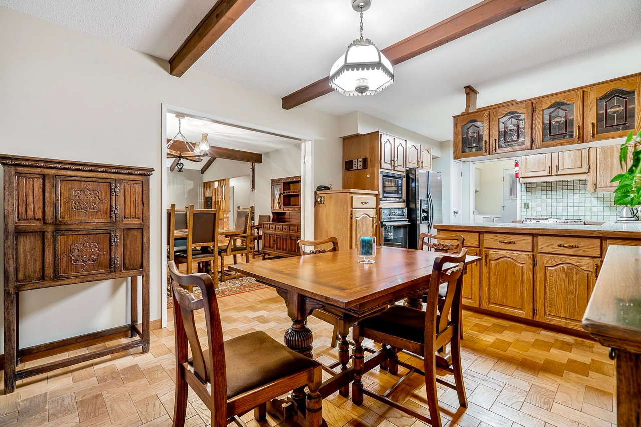 209 Rondoval Cres